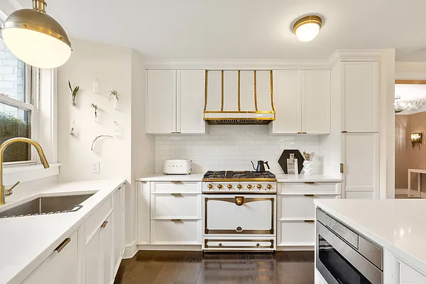 Sold by Sloane Square | media 6