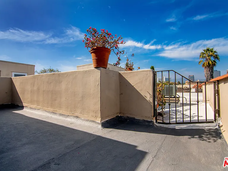 1650 Veteran Ave #306 — Photo 25