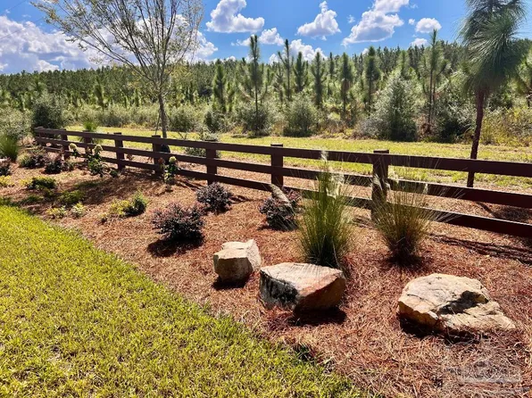 65 Naturewalk Dr N, Milton, FL 32571