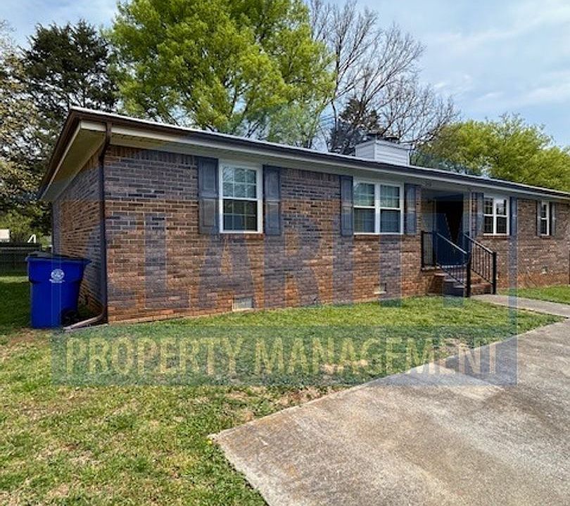 1st image of 740 Village Green Dr NW