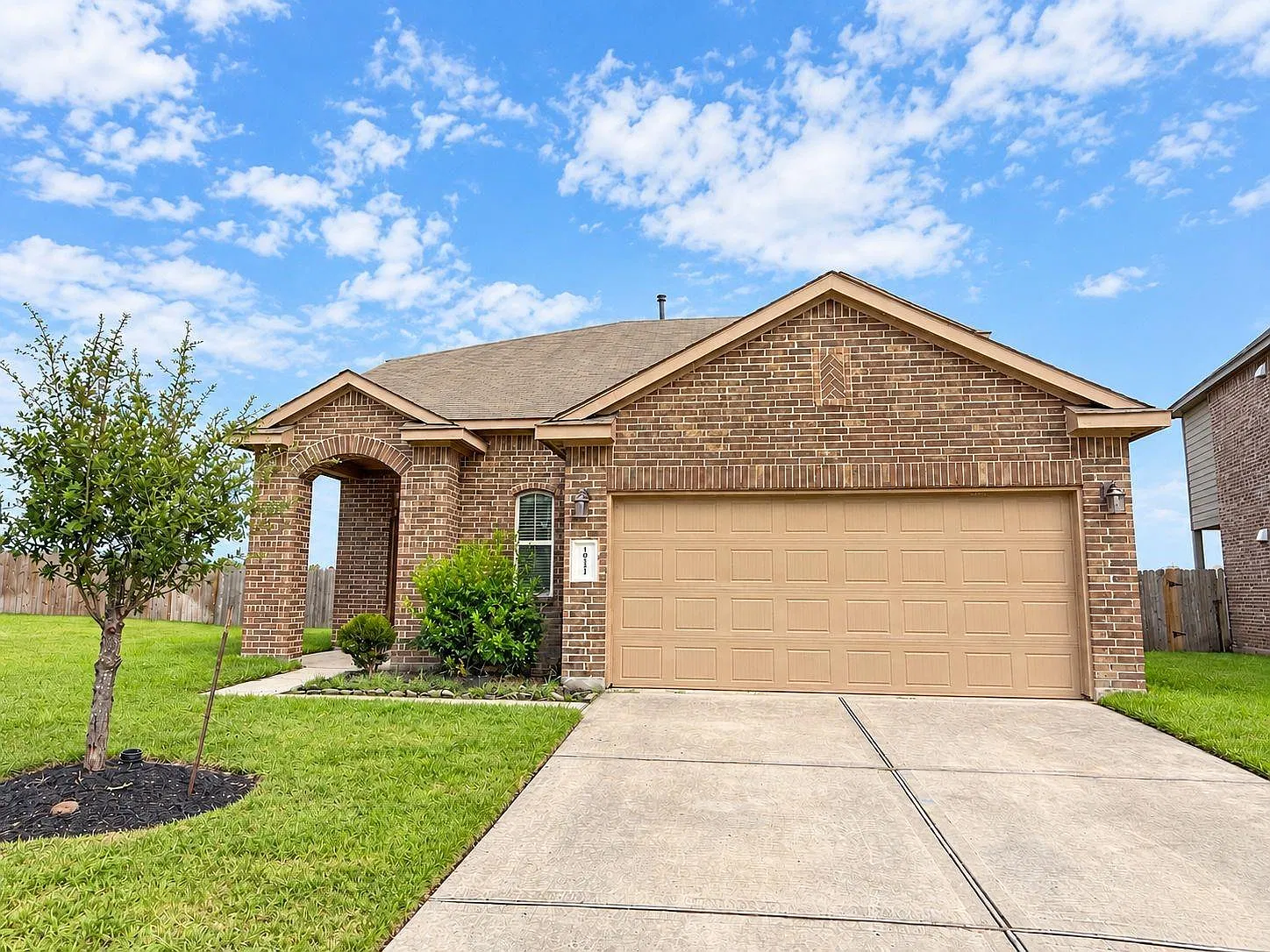 3 bed, 2.5 bath, 2047 sqft, $2,150 — Photo 1