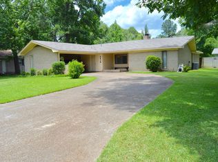 3416 Camellia Cir, Columbus, MS 39705