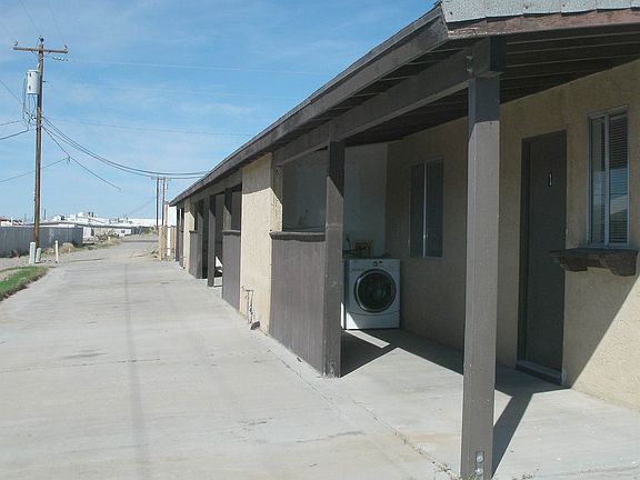 Front/Back Covered Patios w/Laundry Hookups!