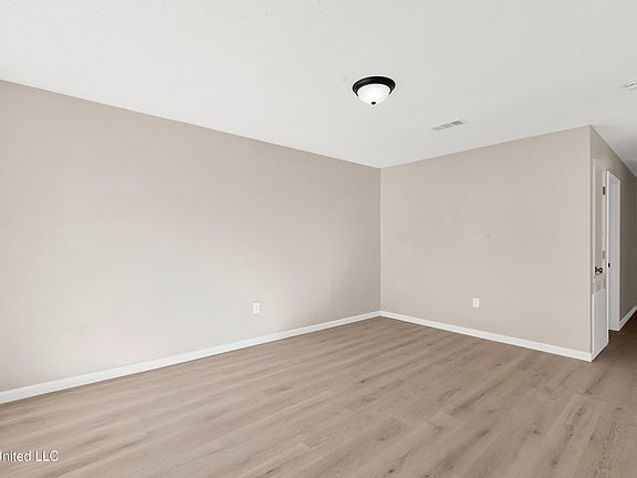 3rd image of 310 Charles Ave