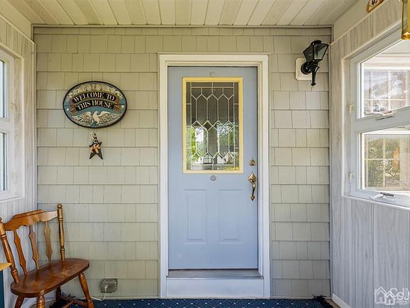 3rd image of 14 Sherwood Ave