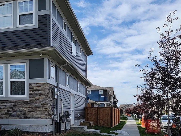 2704 Chokecherry Pl SW #BASEMENT — Photo 1