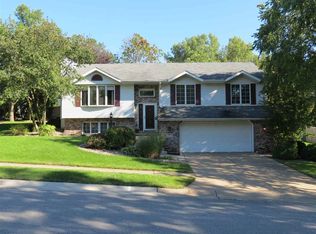 4315 Aspen Hills Cir, Bettendorf, IA