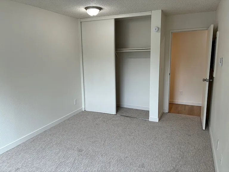 15015 Shoreline Apartments — Photo 41