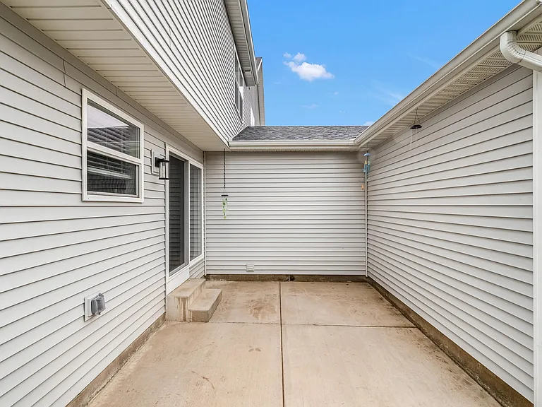 1638 Happy Trails Rd — Photo 4