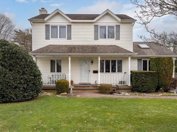 27 Cotter Street, West Islip, NY 11795