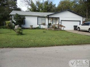 609 N Walnut St, Cleburne, TX 76033