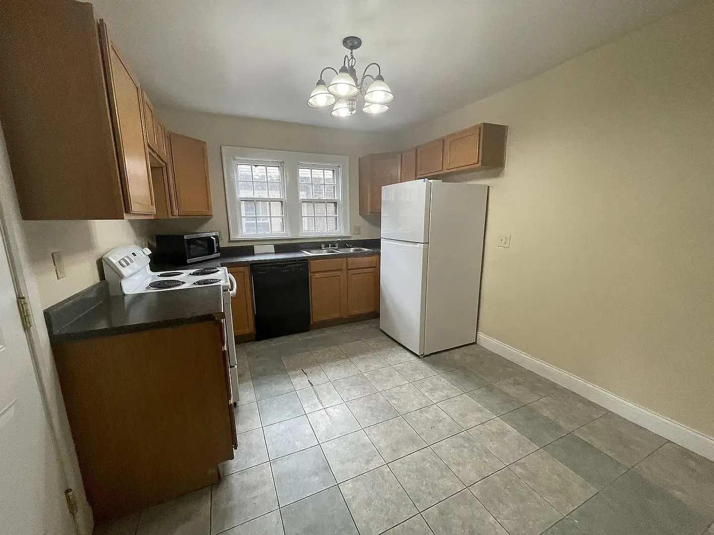 718 E Hunter Ave — Photo 2