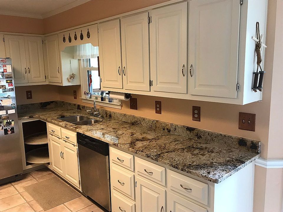 2nd image of 175 Autumnwood Ave