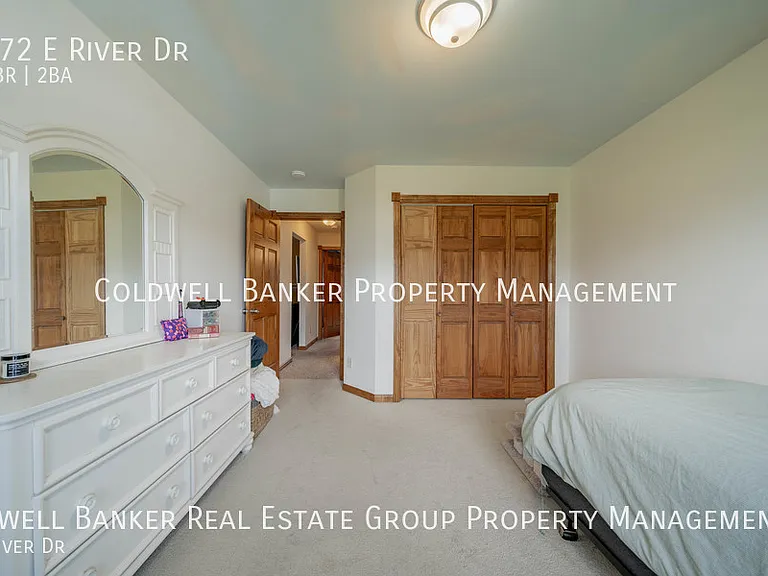 772 E River Dr — Photo 17