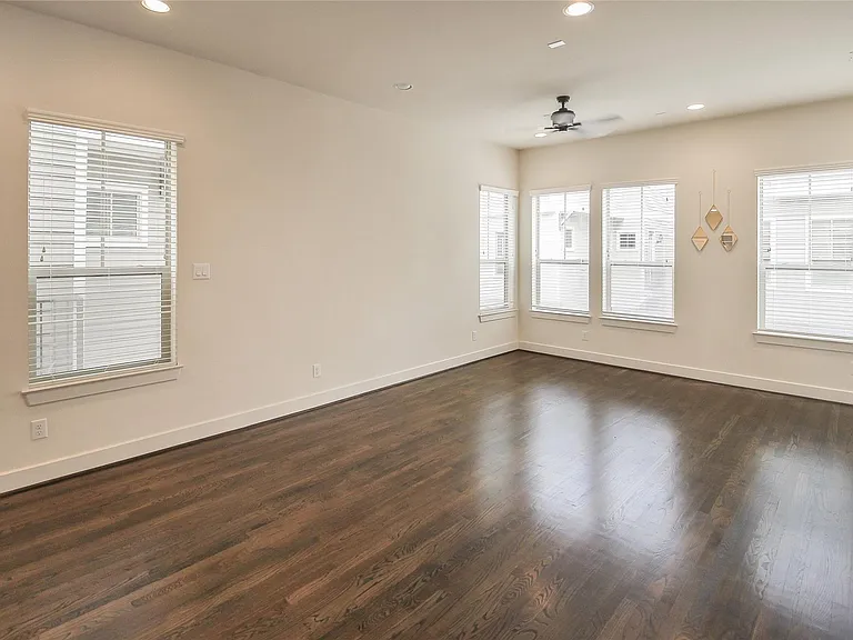 2431 Charleston St #C — Photo 7