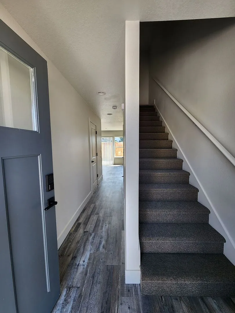 3 Bedroom 2.5 Bathroom in Winlock — Photo 2