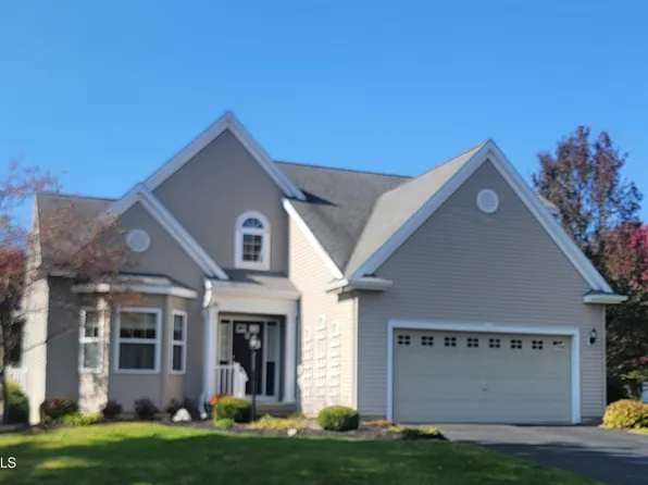 10 Danbury Ct, Clifton Park, NY 12065