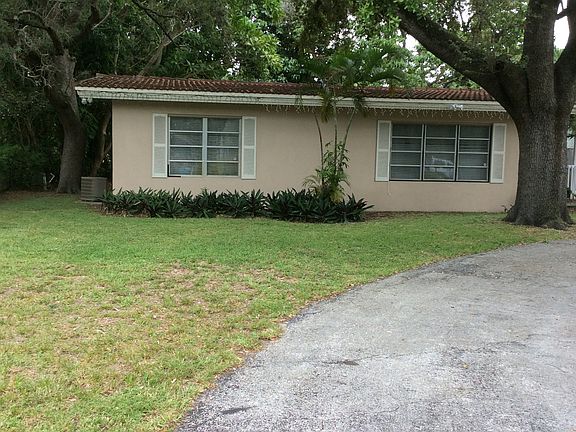 3rd image of 1131 SE 2nd Ave