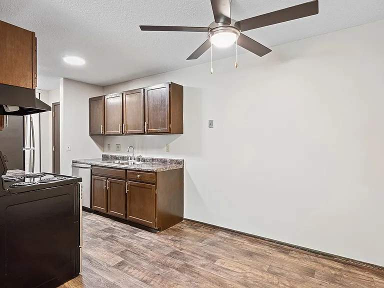 Eastgate Apartments — Photo 39