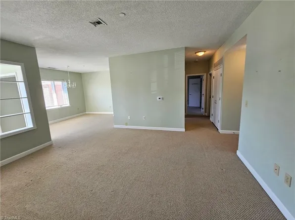 2312 Bermuda Vlg, Advance, NC 27006