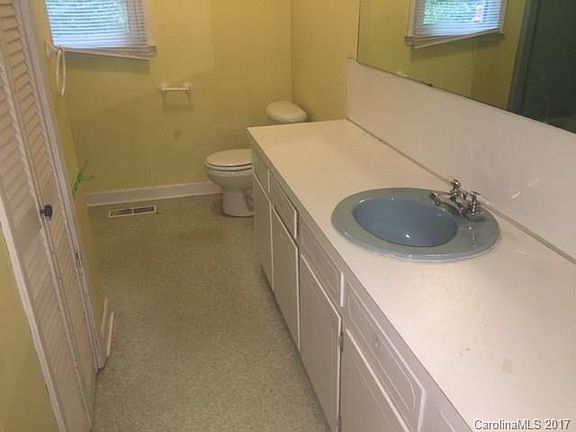 5th image of 211 W Iredell Cir
