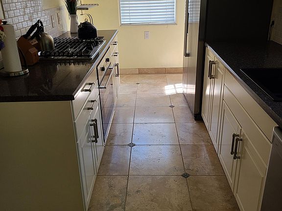2nd image of 4928 Dawes St