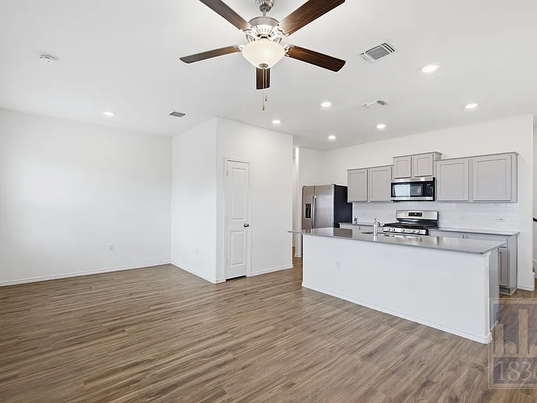 15213 Spruce Frost Cv #A — Photo 9