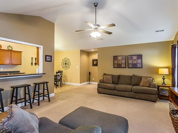 4th image of 328 Oxford Cir