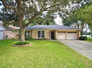 2798 Pinewood Dr, League City, TX 77573