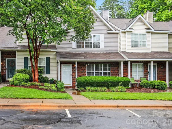 5833 Cougar Ln, Charlotte, NC 28269