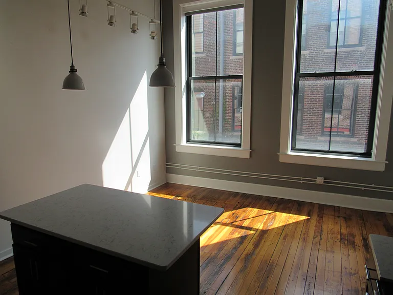 1213 Harney St — Photo 7