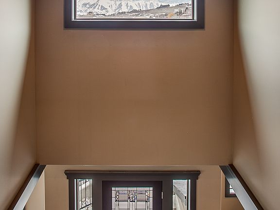 Picture Perfect Entry View