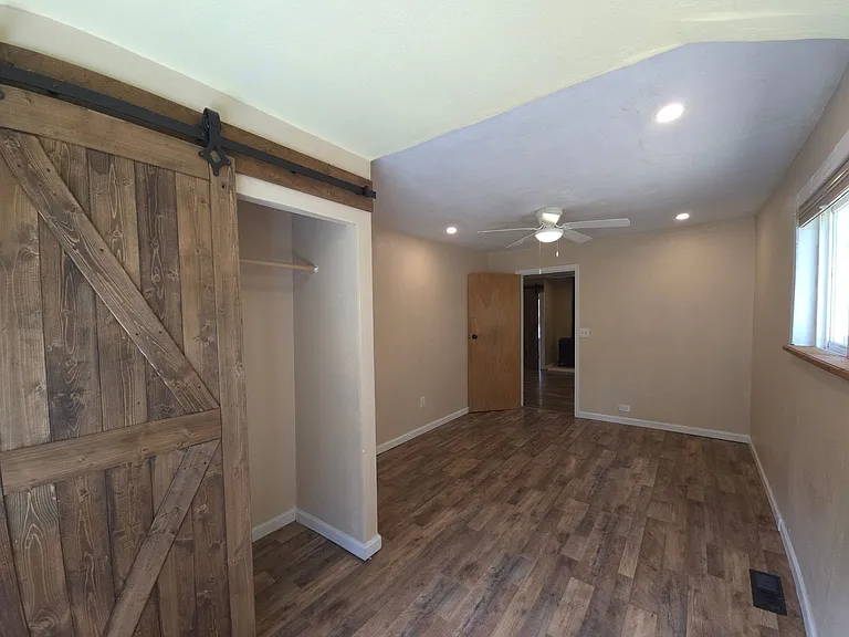 402 Oregon St — Photo 12