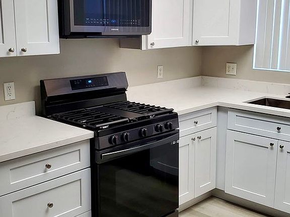 3rd image of 830 Carnegie St APT 513
