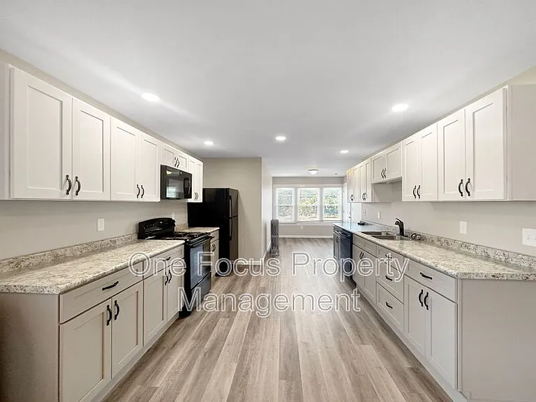 2205 W 4th St #5 — Photo 1
