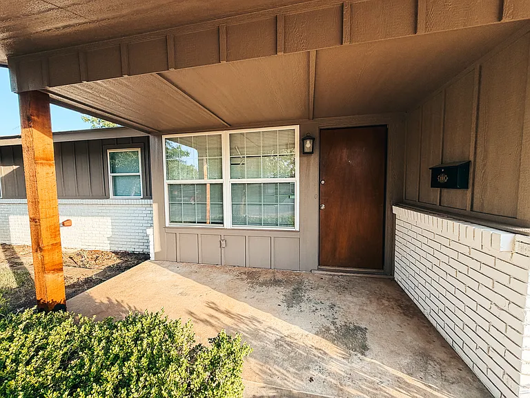 6336 N Hammond Ave — Photo 3