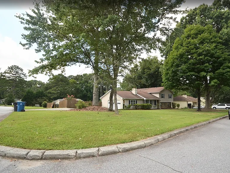 1495 Haynes Ct — Photo 1