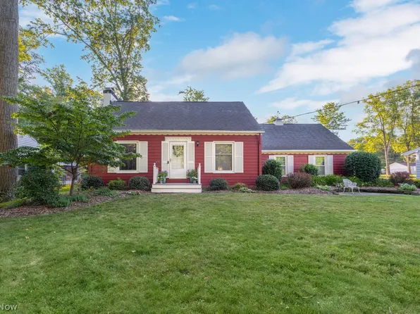 4473 Lansing Dr, North Olmsted, OH 44070