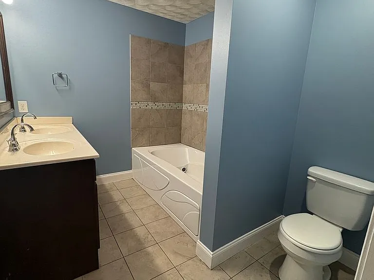 1303 Collett Ln — Photo 11