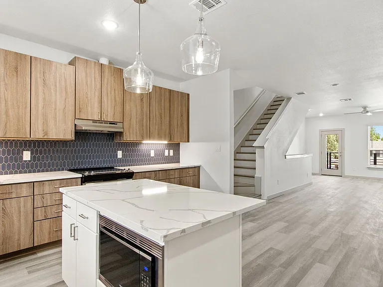 2702 Lubbock Ave — Photo 6