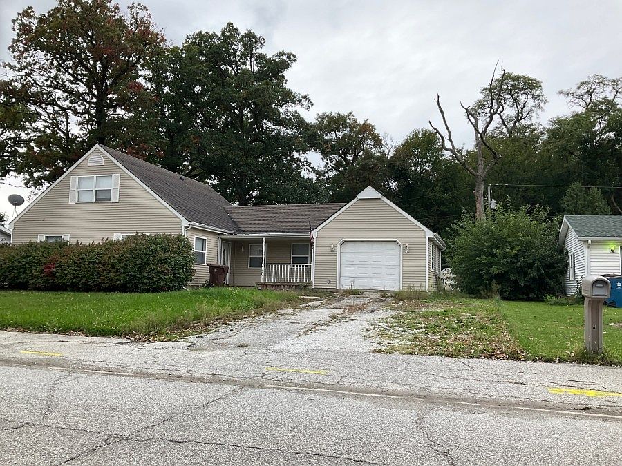 2nd image of 790 Governor Rd