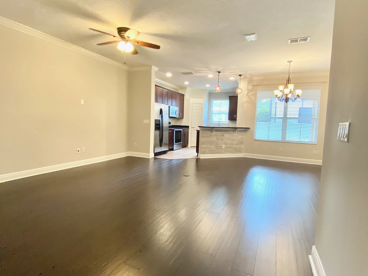 3 bed, 2.5 bath, 1759 sqft, $2,400 — Photo 4