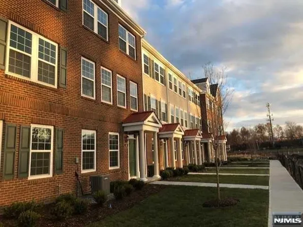 32 Litchfield Ln #403, Fair Lawn, NJ 07410