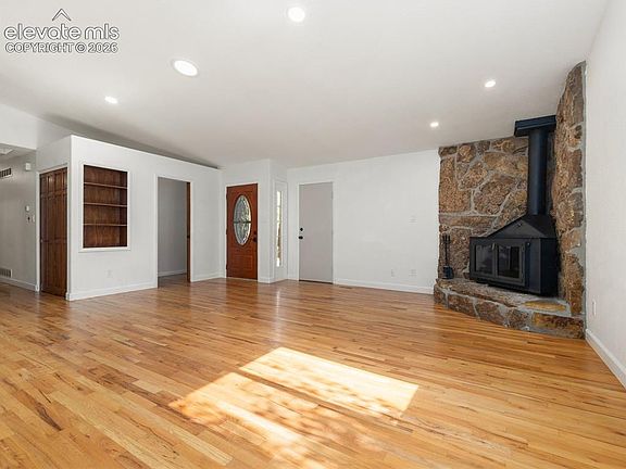 5th image of 1636 Elm Ave
