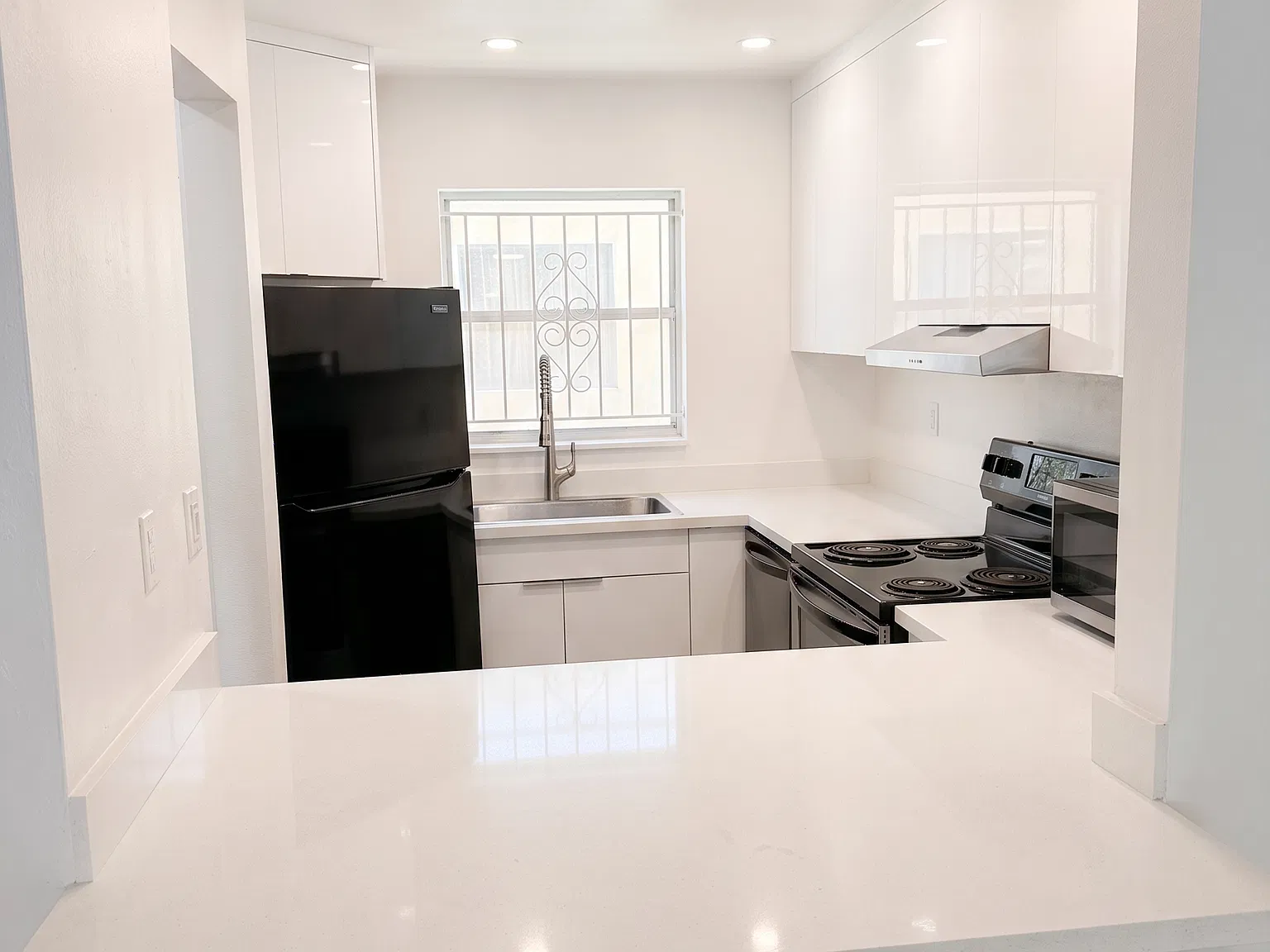 2 bed, 1096 sqft, $2,300 — Photo 4