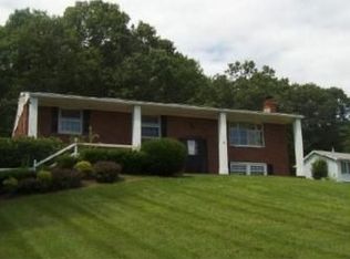 295 Huckleberry Tpke, Wallkill, NY 12589