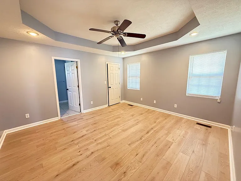 500 Clifton Ct — Photo 8