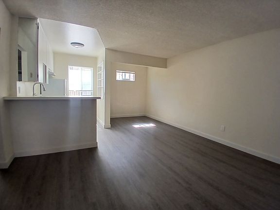 2nd image of 911 Thomas Ave APT 7