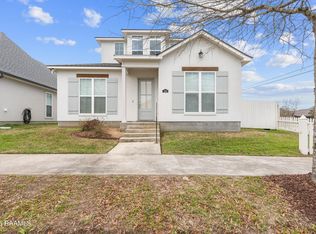 100 Laurel Grove Blvd, Youngsville, LA 70592