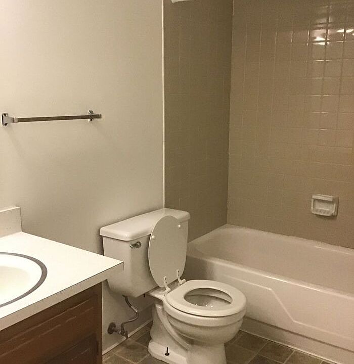 1st image of 603 N Red Bud Trl #6